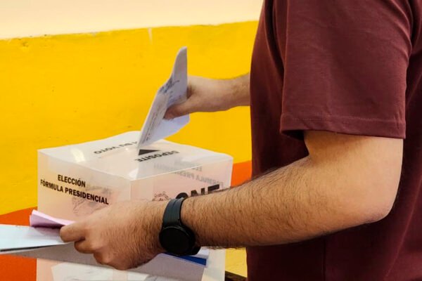 democracia y política en un mundo que se fragmenta